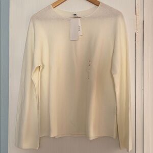 Uniqlo 3D knit White Long Sleeve Top